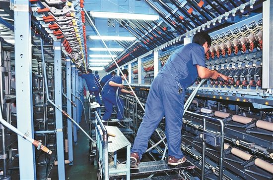 泉州服装加快“机器换人”步伐-中国侨网