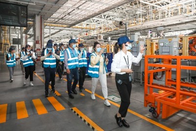 2021奇瑞捷豹路虎开放日开启,全新捷豹XFL亮相常熟生产基地