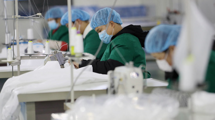 开足马力生产药品及医疗物资